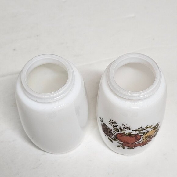 Vtg Van Pak Milk Glass Salt and Pepper Shakers Shaker Set vegetables Canada 1970 - Picture 5 of 6